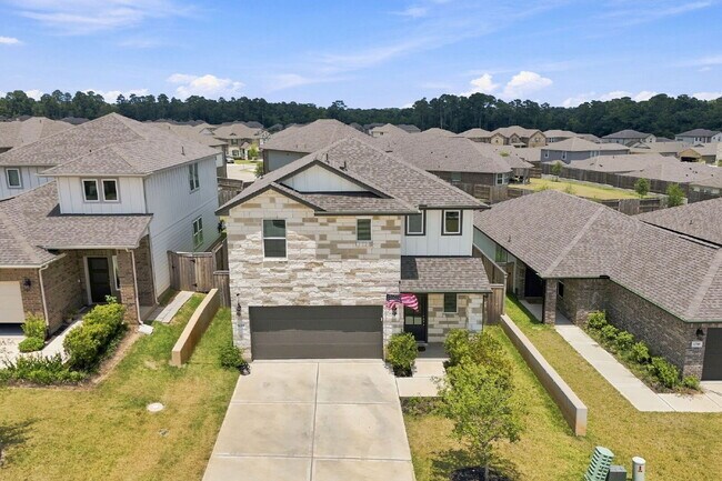 Building Photo - Gorgeous like new home in Montgomery Oaks!