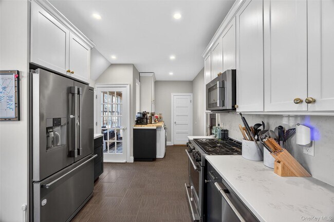 Building Photo - 121 Morris Ave