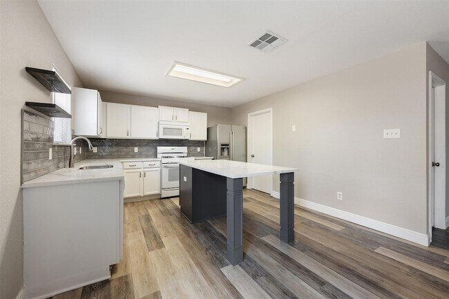 Building Photo - 1809 Vanderhill Cove