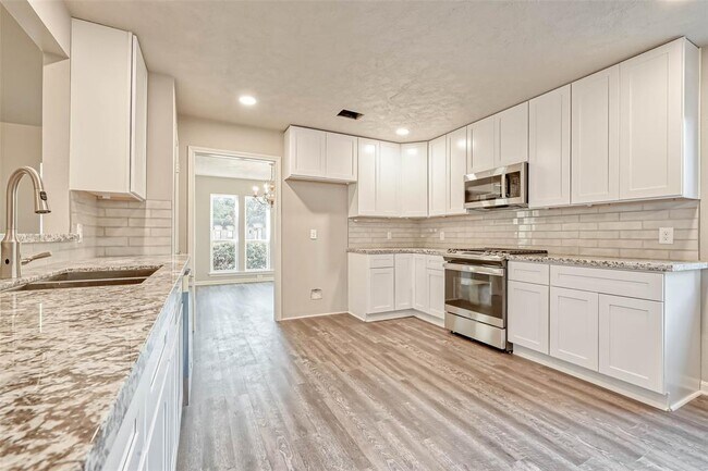 Building Photo - 3615 Highfalls Dr