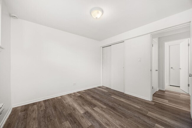 Building Photo - 1204 S 49th Ct