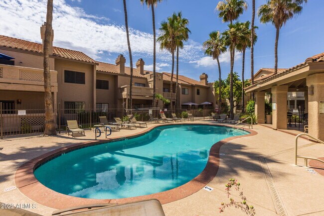 Building Photo - 930 N Mesa Dr