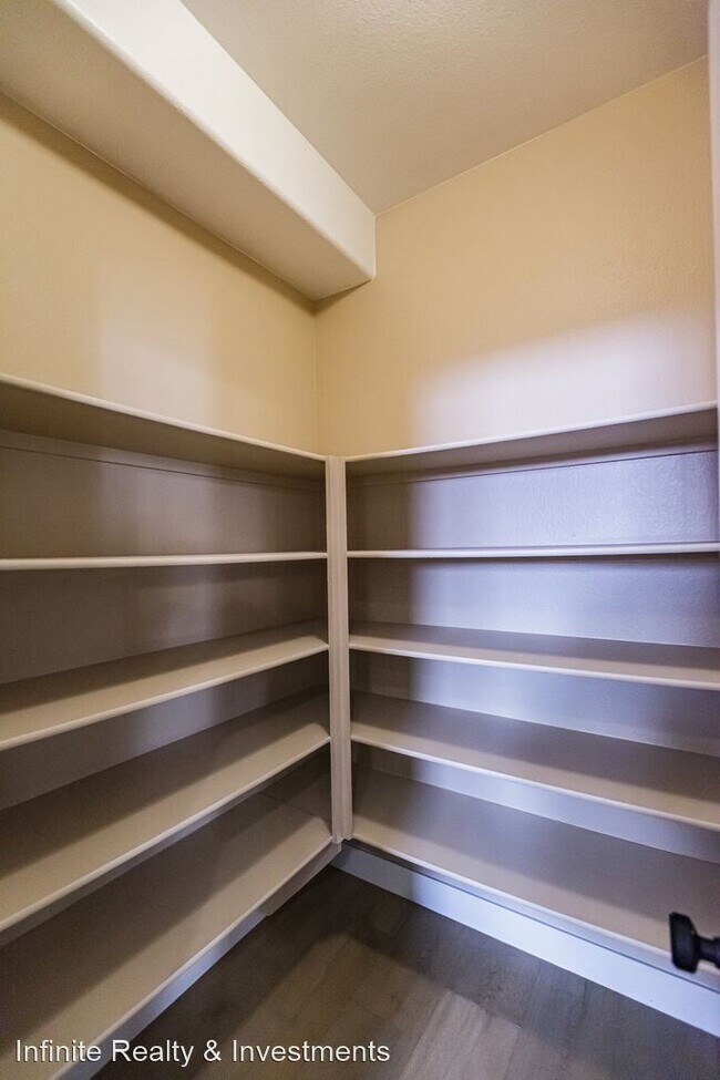 Building Photo - 3 br, 2.5 bath House - 10036 Bonterra Ave