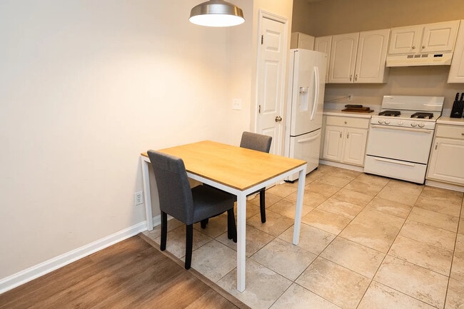 Building Photo - Room in House on Harmony Ct