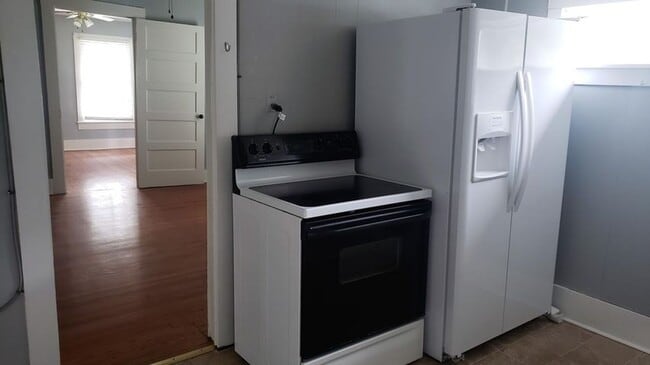 Building Photo - 2 Br 1 BA Cottage