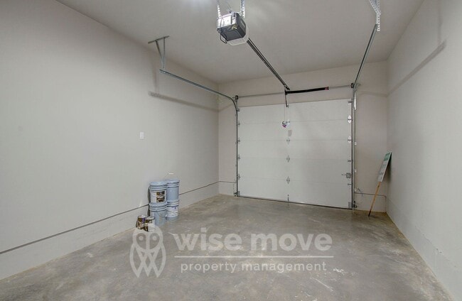 Building Photo - Modern Multi-Gen Living- Brand New