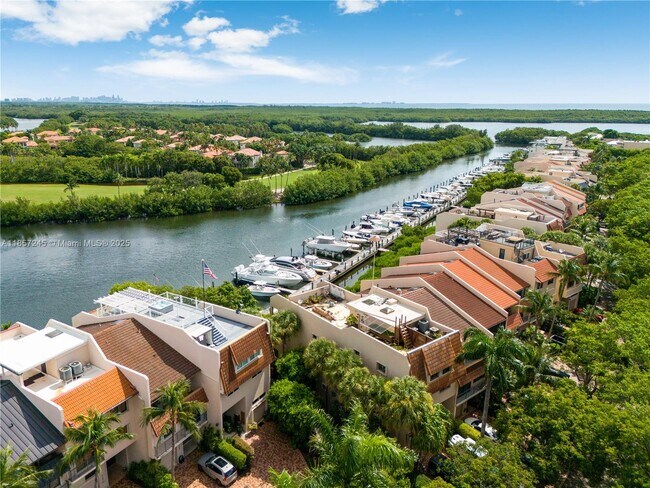 Building Photo - 6100 Paradise Point Dr