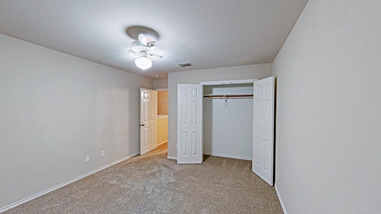 Building Photo - Affordable charm in Ferris – your cozy home at an unbeatable price!