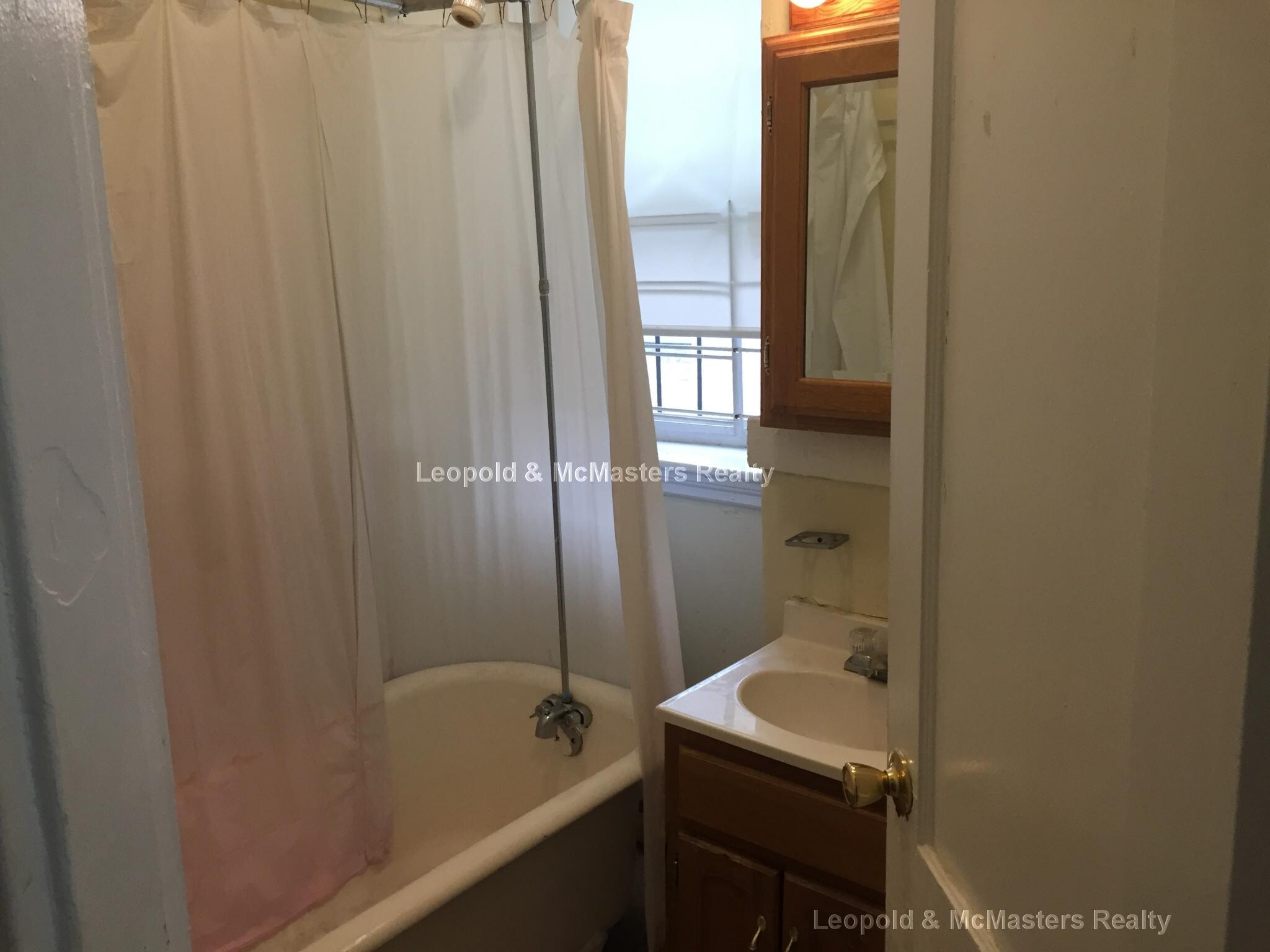 Building Photo - 107 Gordon St