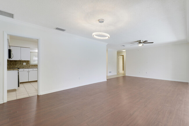 Building Photo - 1284 SW 9th St