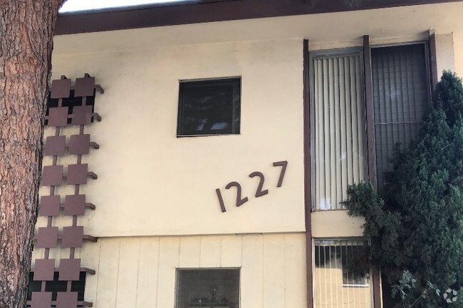1227 N. Genesee, West Hollywood - 1227 N Genesee Ave