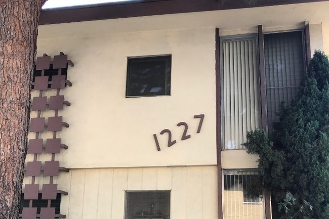 1227 N. Genesee, West Hollywood - 1227 N Genesee Ave