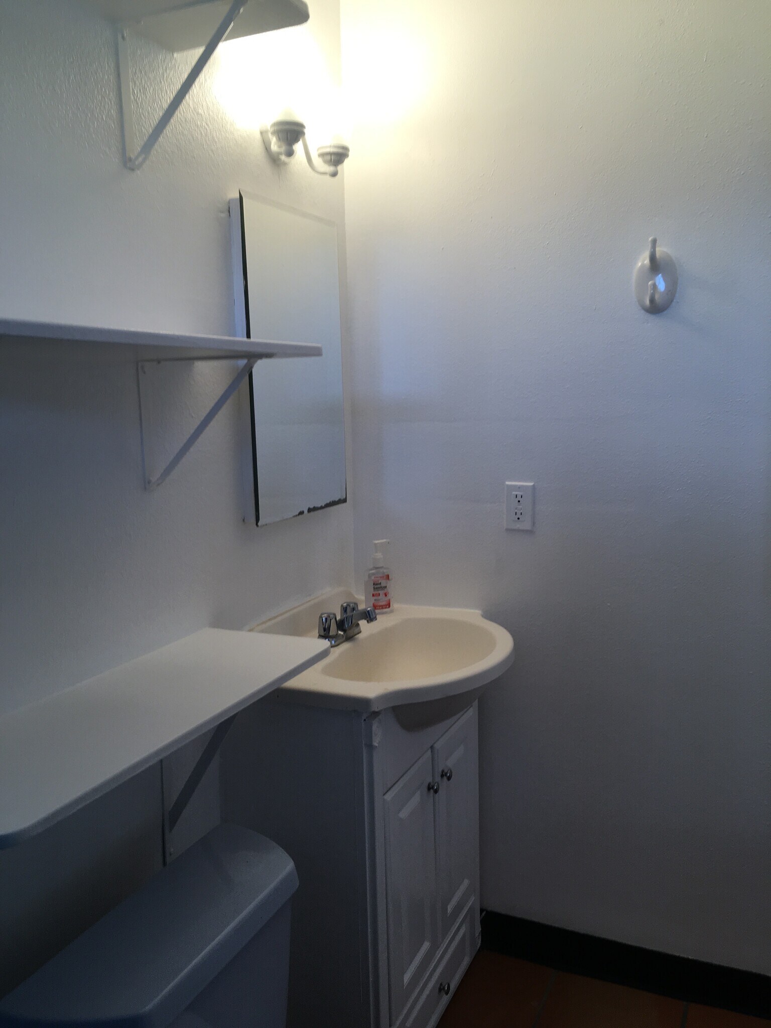 Building Photo - 19900 Bennett Rd