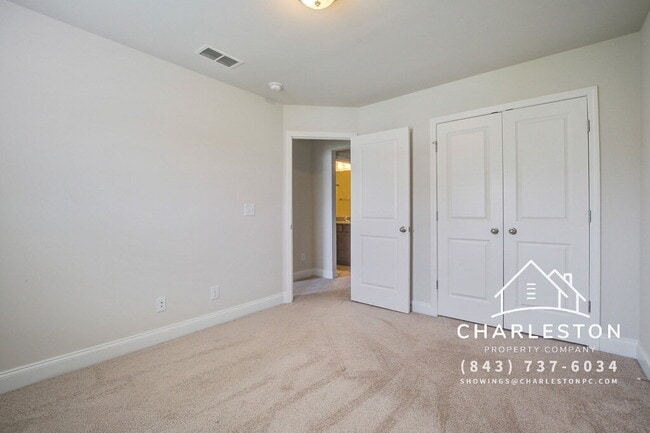 Building Photo - 7824 Montview Rd