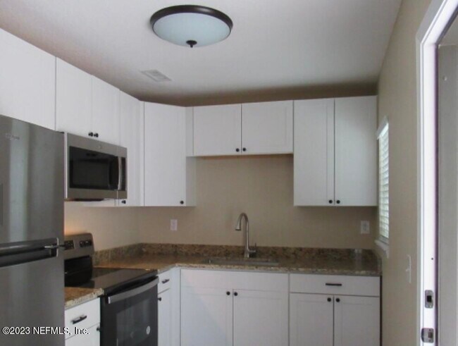 Building Photo - 324 Hilltop Dr