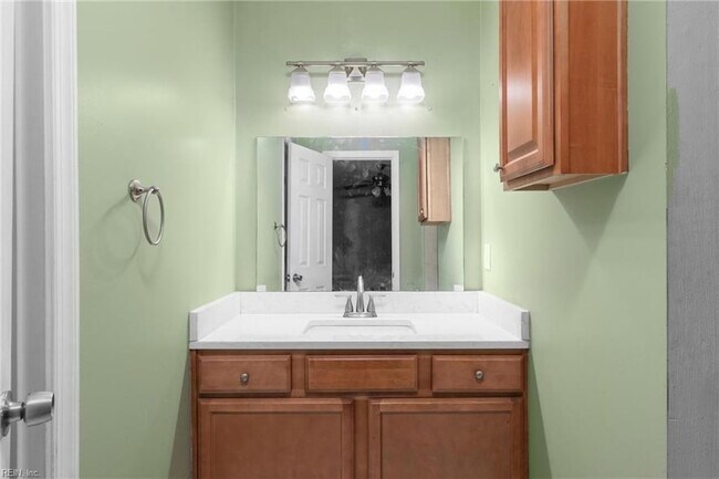 Building Photo - 633 W 29th St