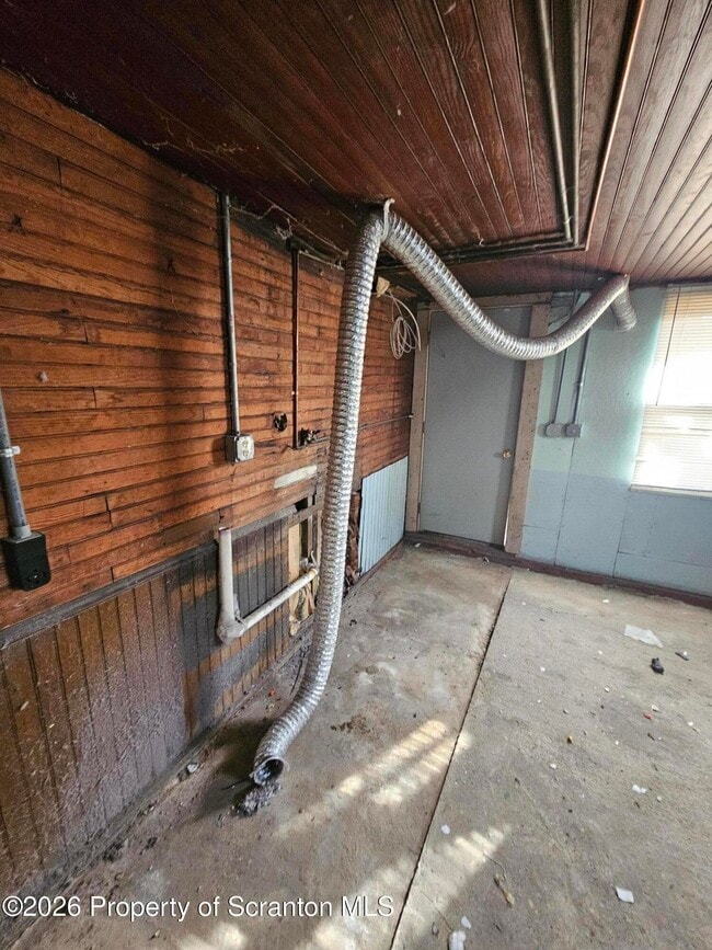 Building Photo - 1044 John Ave