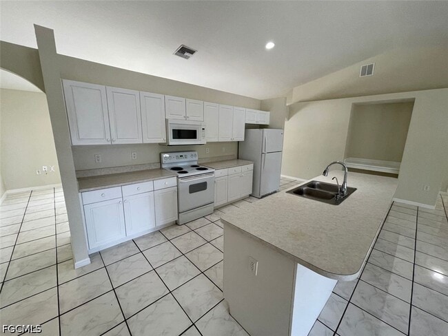 Building Photo - 1221 Summa Blvd