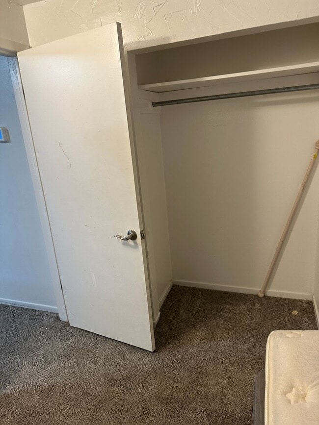 Building Photo - Furnished 2 Bed/1 Bath w/Fenced Yard & Sto...