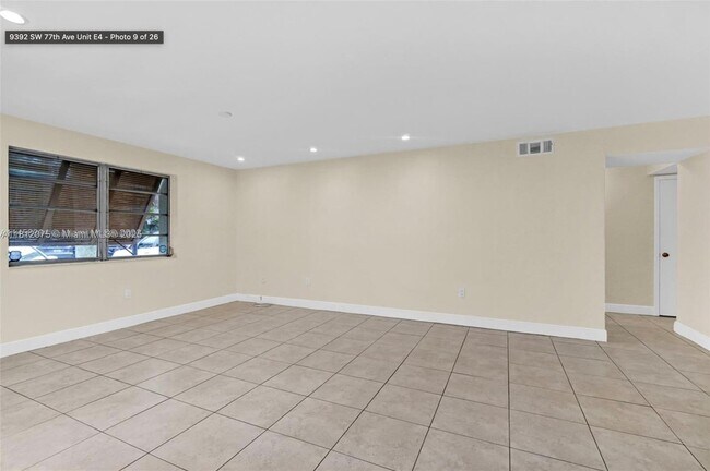Building Photo - 9392 SW 77th Ave
