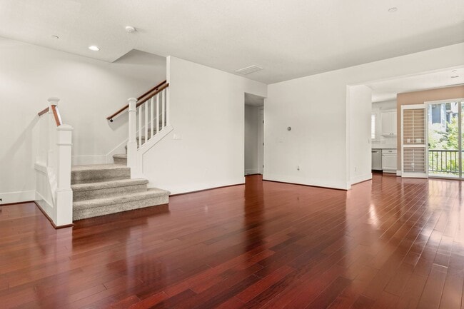 Building Photo - Must See! Luxury Townhome in West Sylvan Hills - Clubhouse/Pool/Garage!
