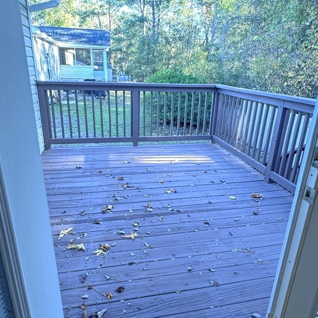 Building Photo - 961 Castlewood Dr