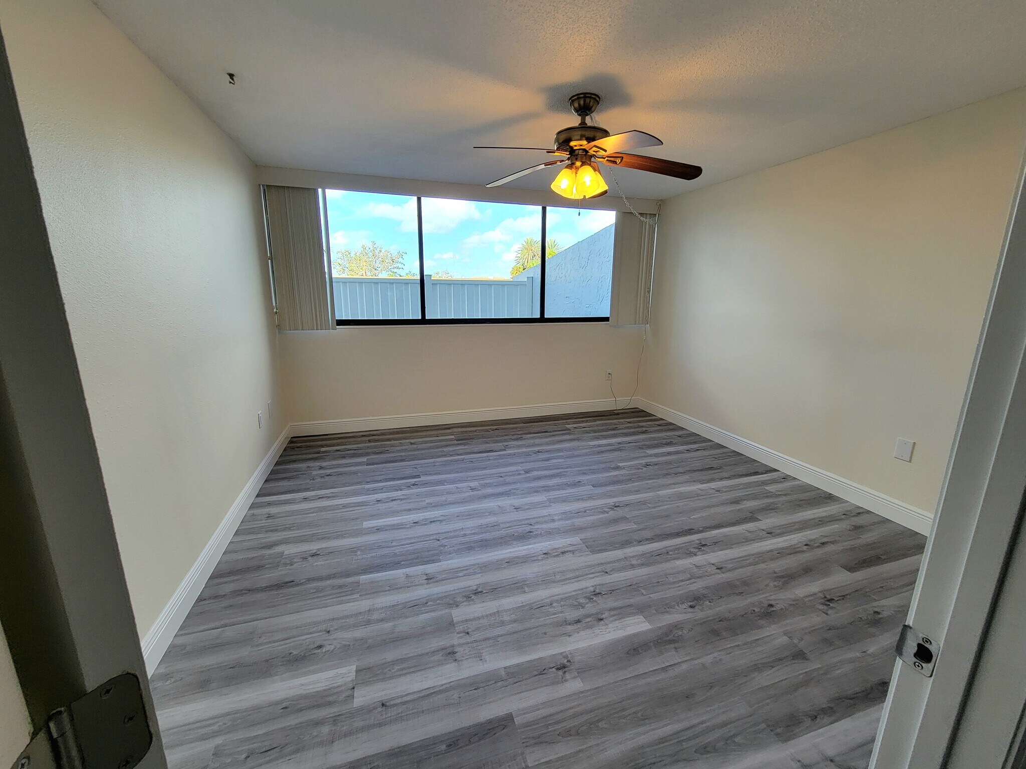 Building Photo - 500 Treasure Island Cswy