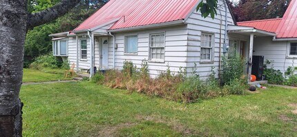Building Photo - 4 bed 2 bath home for rent