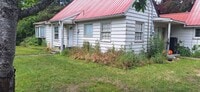 Building Photo - 4 bed 2 bath home for rent