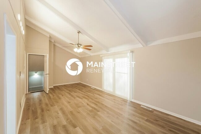 Building Photo - 3 Bedroom Pet-Friendly Home in Overland Park, KS with Main Street Renewal