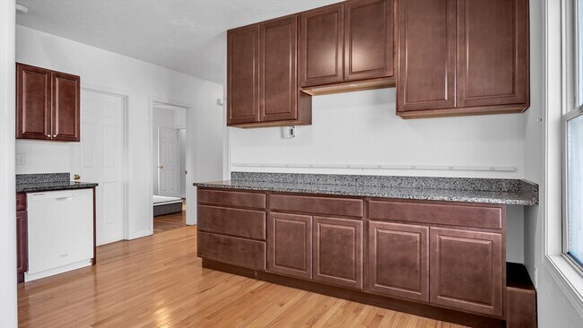 Building Photo - 1442 Main St