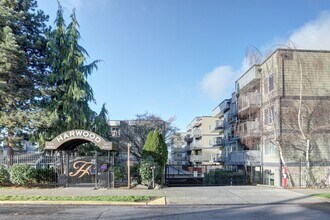 Building Photo - 2 Bedroom/1 Bath Luxury Beacon Hill Condo, Perfect Location!!