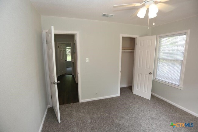 Building Photo - 128 Sherwood St