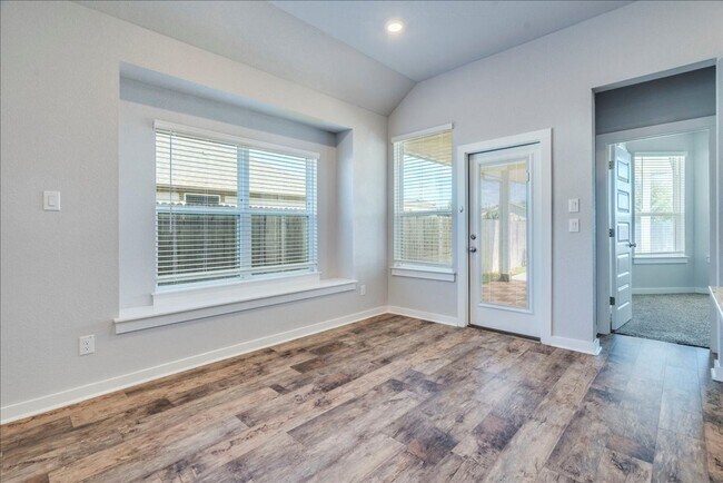 Building Photo - Amazing home ready to move in!