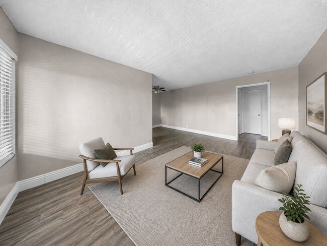 Interior Photo - 405 W 10th St