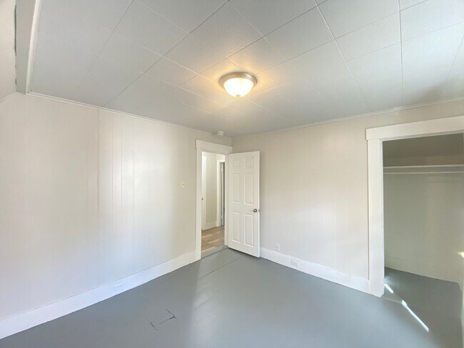 Building Photo - 348 Portland St