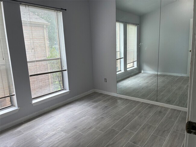 Building Photo - 8299 Cambridge St