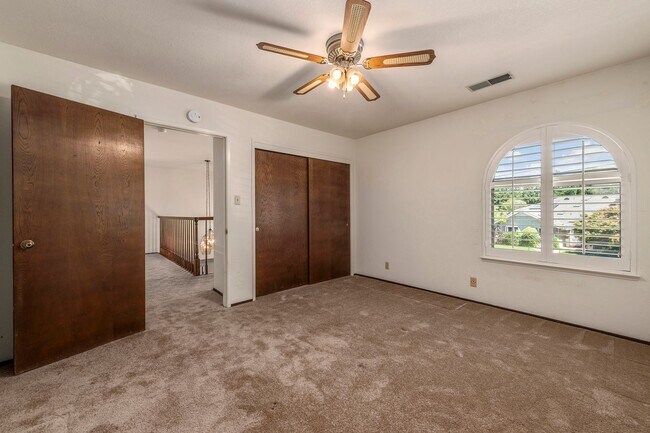 Building Photo - 3 Bedroom 2.5 Bathroom SFH in Los Altos!