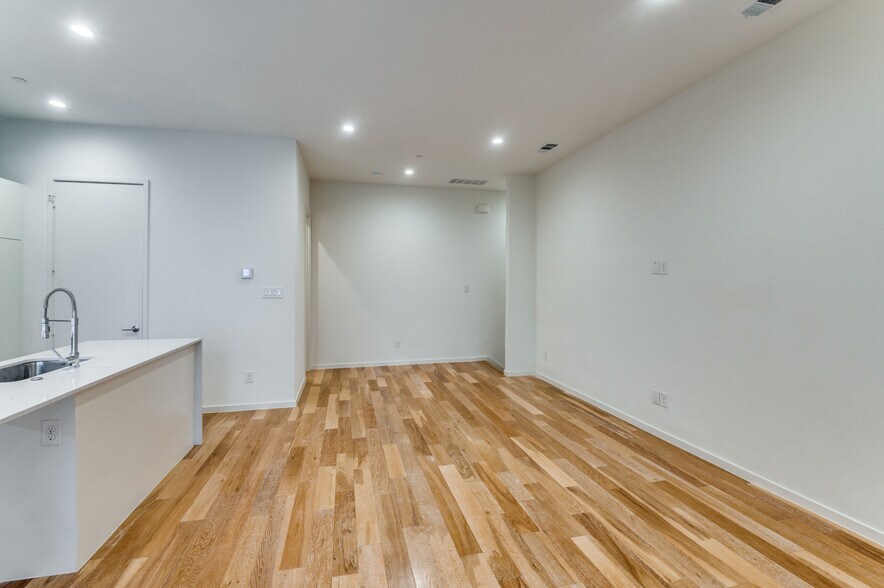 Building Photo - 3812 San Jacinto St