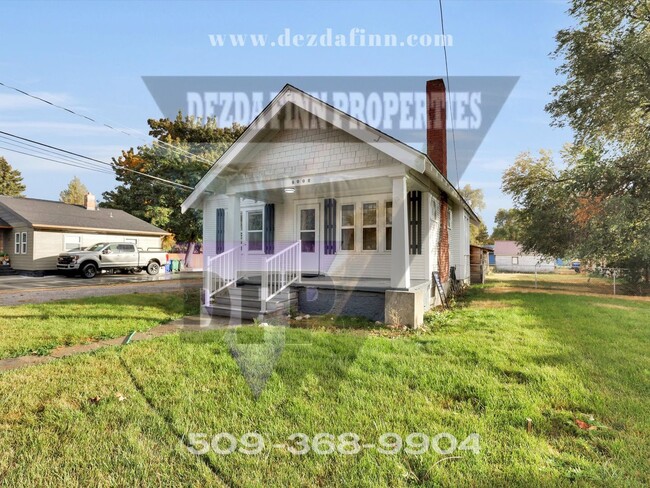 Building Photo - Delightful Bungalow near the Charming Town...