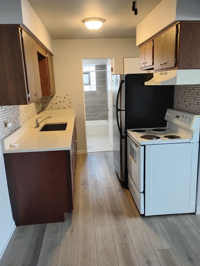 Building Photo - 9110-9131 31st St