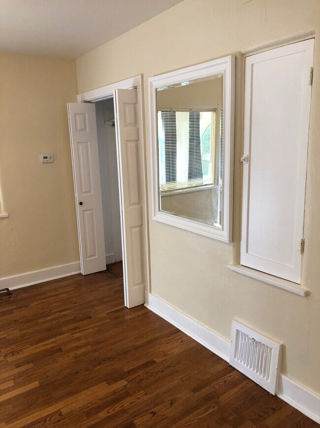 Building Photo - Platte 4 Plex
