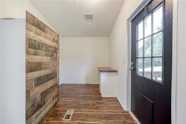 Building Photo - 2178 GA-323