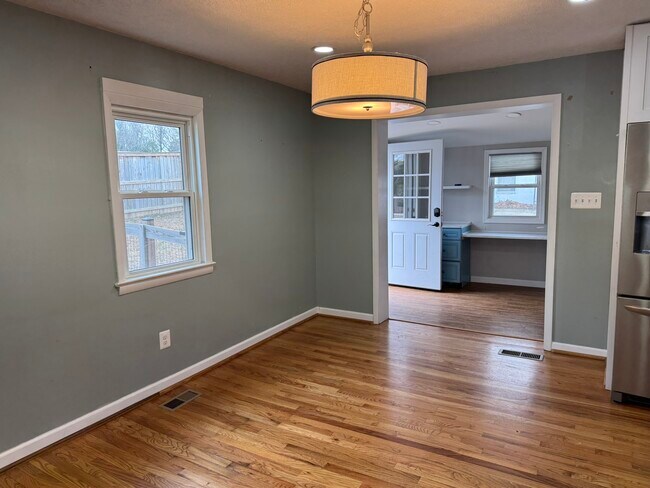 Building Photo - 10012 Ellis Rd