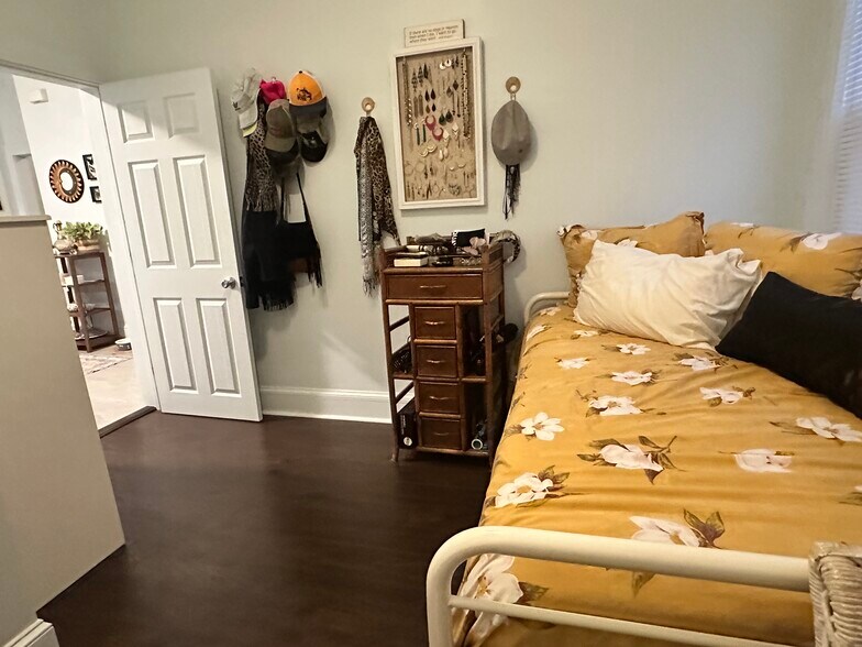 Building Photo - 85 Leonard Ave