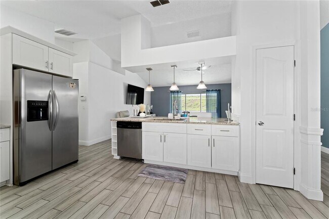 Building Photo - 5565 Loma Vista Loop