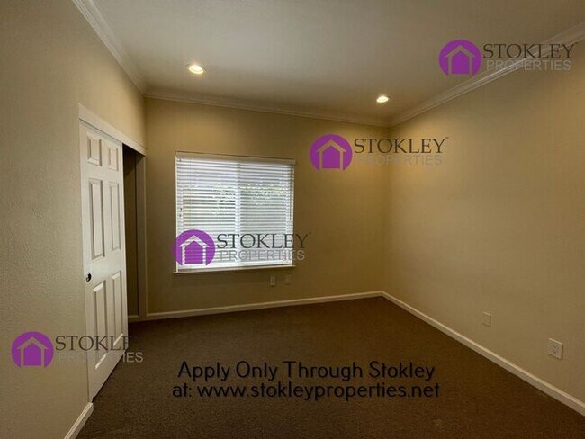 Building Photo - 208 Stetson Dr