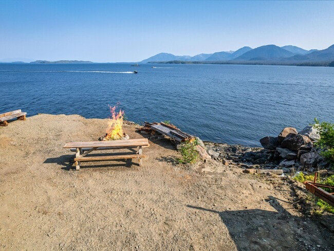 Building Photo - 5842 Seaside