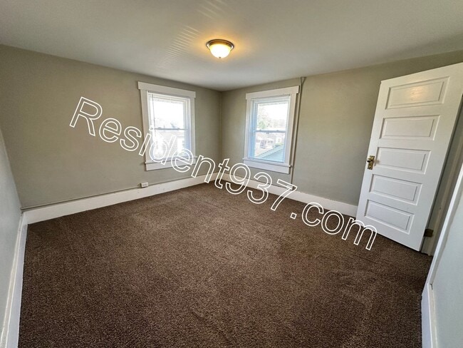 Building Photo - Cozy 3 Bed 1.5 bath