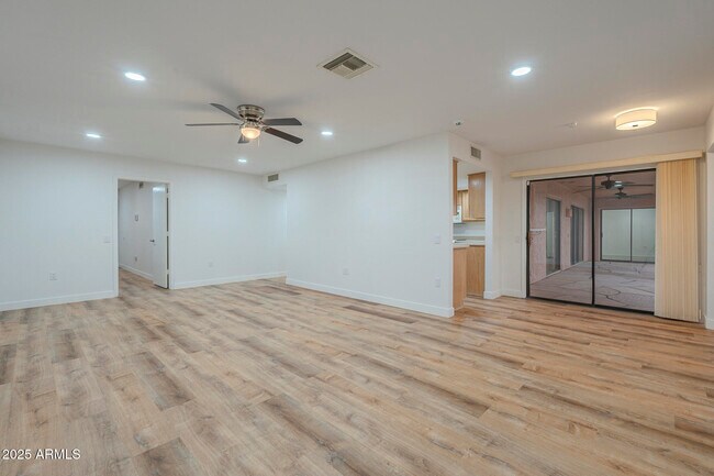 Building Photo - 12433 W Fieldstone Dr